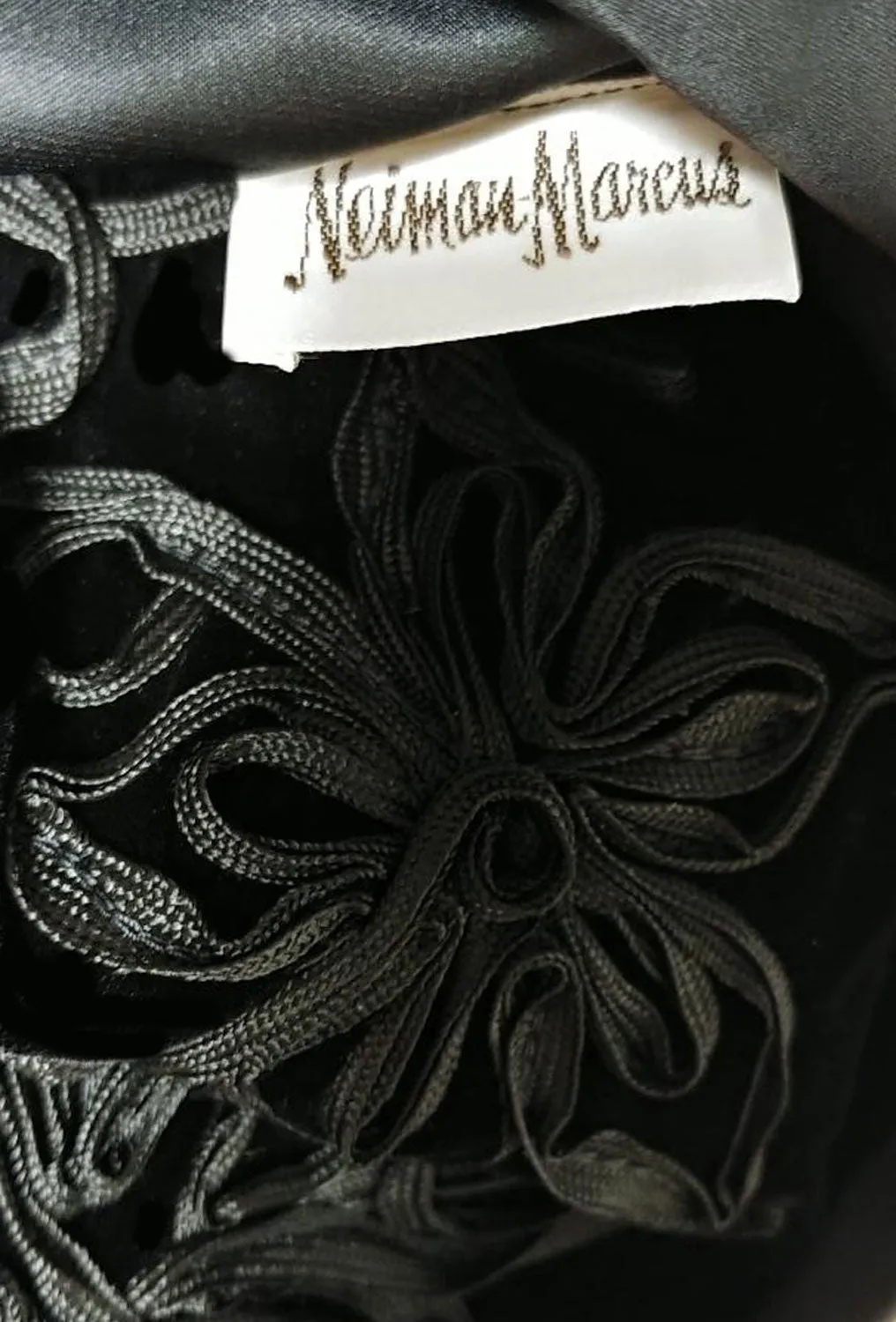 *GLAMOROUS VINTAGE FLORA NIKROOZ NEIMAN MARCUS DRESSING GOWN - MADE IN THE U.S.A.