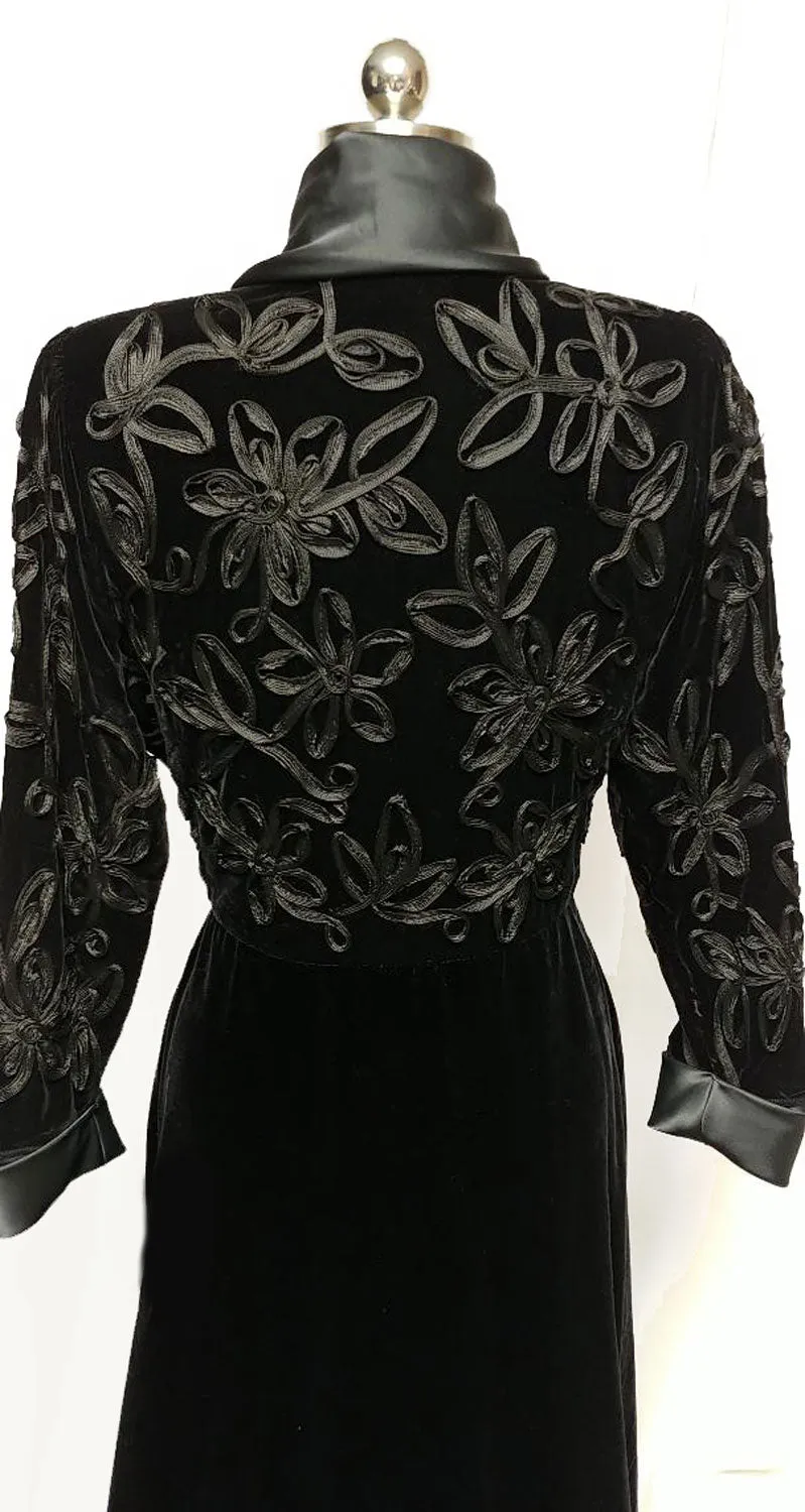 *GLAMOROUS VINTAGE FLORA NIKROOZ NEIMAN MARCUS DRESSING GOWN - MADE IN THE U.S.A.