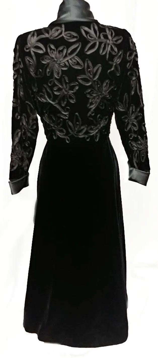 *GLAMOROUS VINTAGE FLORA NIKROOZ NEIMAN MARCUS DRESSING GOWN - MADE IN THE U.S.A.